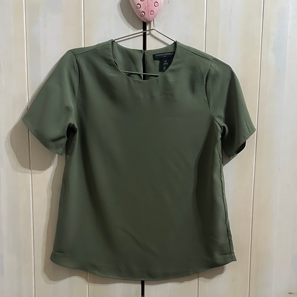 Banana Republic Factory Olive Short Sleeve Top